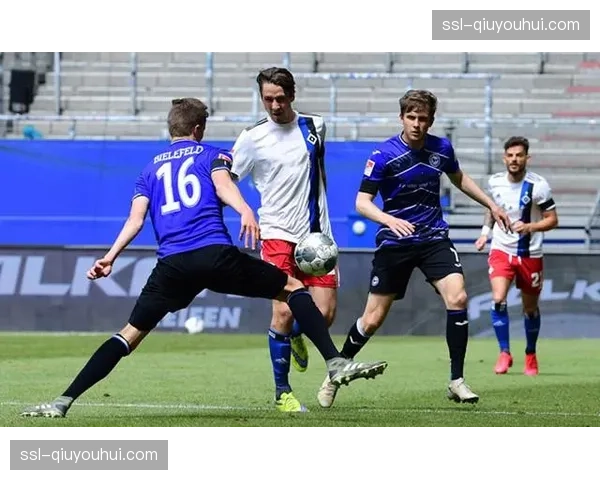 洛孔加大腿伤势未愈 汉堡中场组织能力受影响